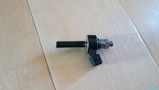 Mit diesem Gewindeadapter bzw. einer Gewindereduktion (M10 auf M8) werde ich den Sensor zusammen mit der Servopumpe am Block befestigen. Das ist nach langen Überlegungen der beste Platz, und er funktioniert! Die Klopfsignale kommen an.